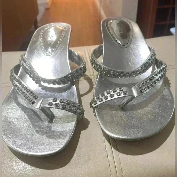 Gianni Bini Metallic Silver Thong Sandals with Rhinestones size 7.5M NWOT - Picture 8 of 10